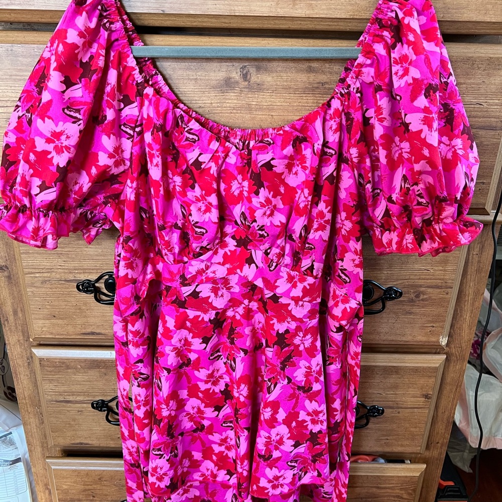 Floral Off-Shoulder romper in Pink and Red